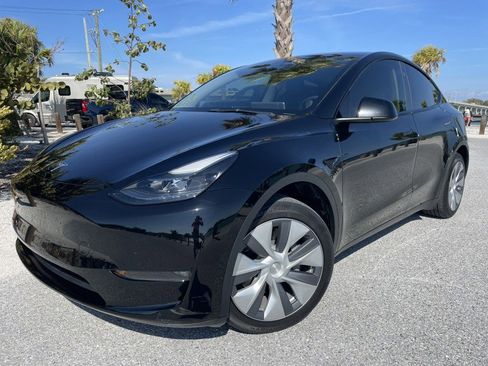 Used 2023 Tesla Model Y AWD image 27