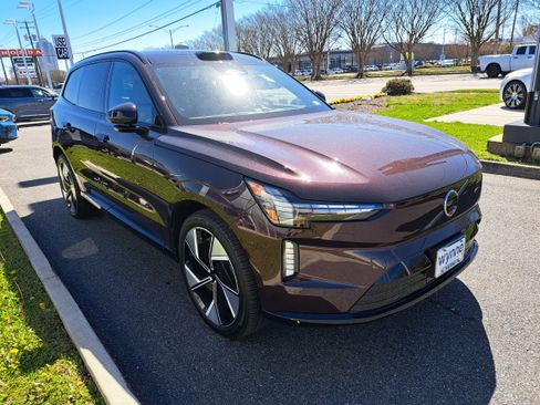 New 2025 Volvo EX90 Ultra image 2