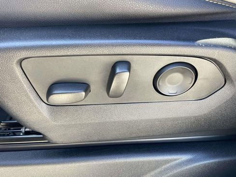 Used 2023 Chevrolet Suburban Premier image 16