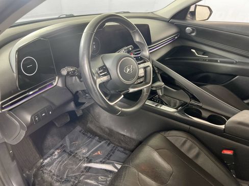 Used 2021 Hyundai Elantra Limited image 9