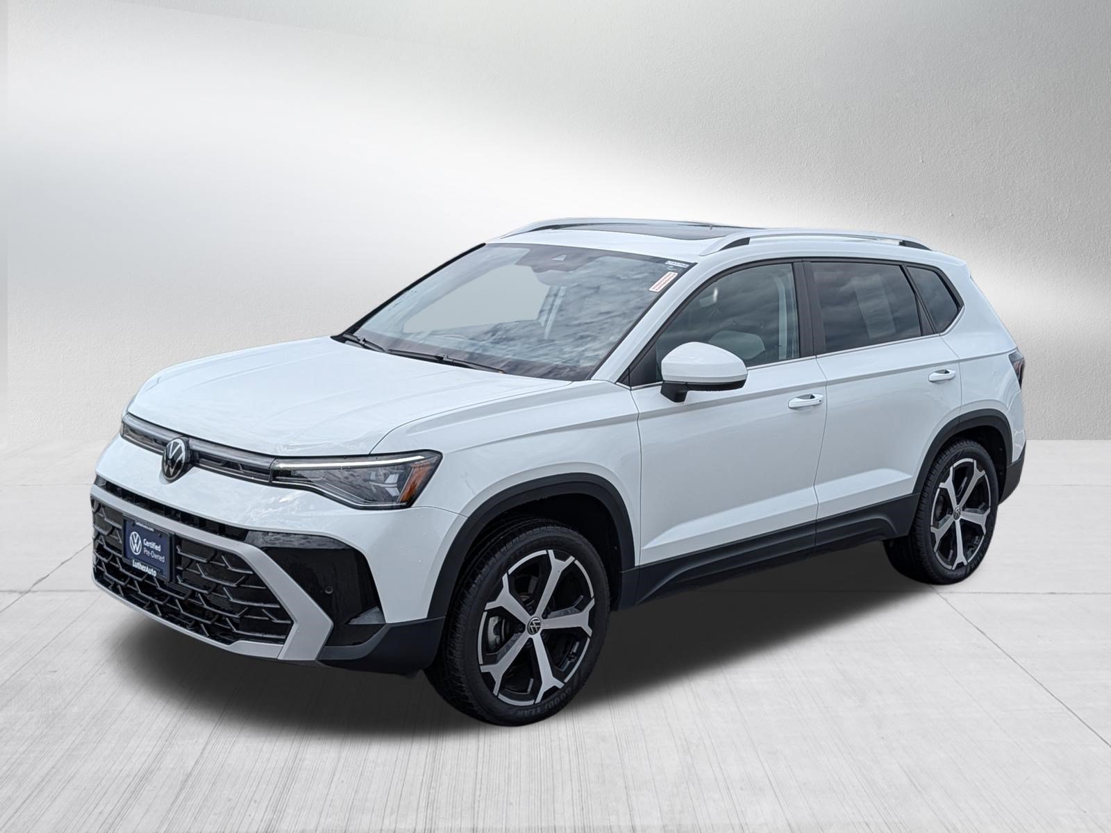Certified 2025 Volkswagen Taos SEL AWD/4WD image 3