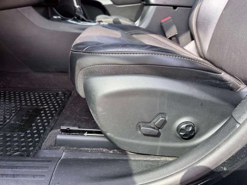 Used 2018 Jeep Cherokee Latitude Plus w/ Cold Weather Group AWD/4WD image 16