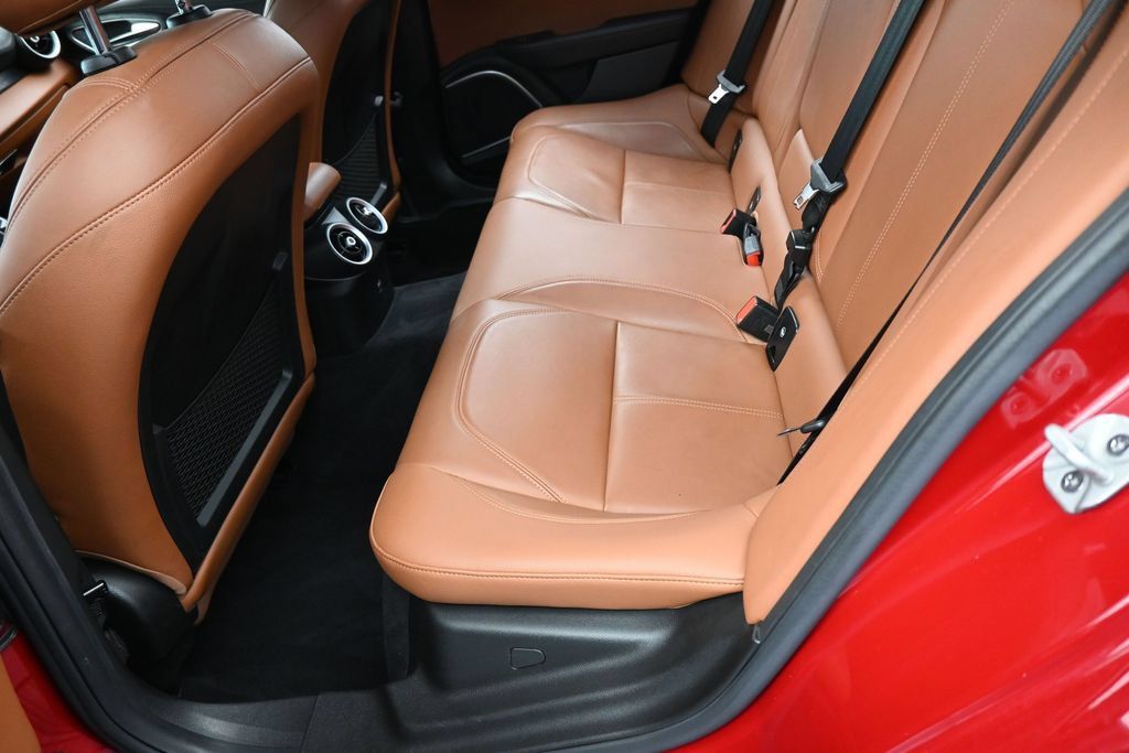 Used 2020 Alfa Romeo Giulia w/ Nero Edizione RWD image 31