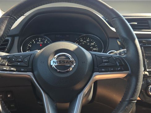 Used 2019 Nissan Rogue SV image 12