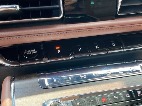Used 2025 Lincoln Aviator Reserve w/ Equipment Group 201A AWD/4WD image 17