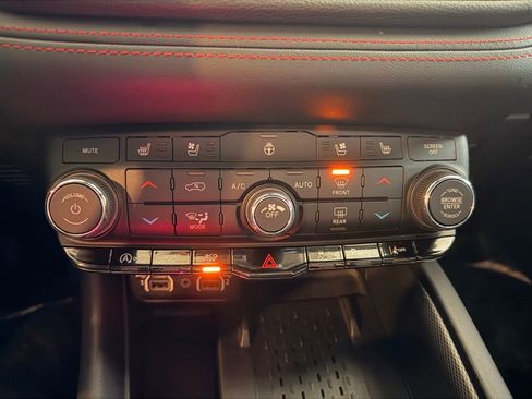 Used 2025 Dodge Durango GT AWD/4WD image 16