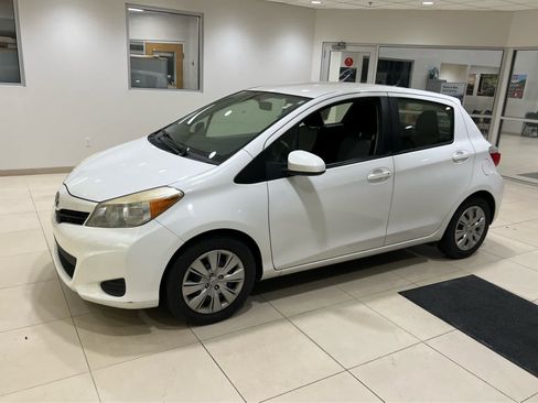 Used 2012 Toyota Yaris L FWD image 3