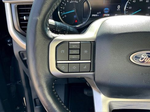 Used 2024 Ford Expedition XLT image 18