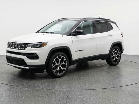 Used 2025 Jeep Compass Limited AWD/4WD image 3