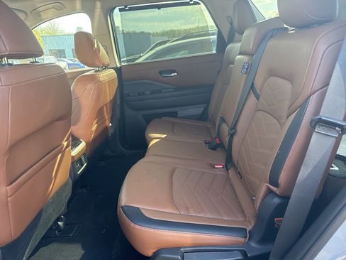 Used 2025 Nissan Pathfinder Platinum w/ Cargo Package image 6