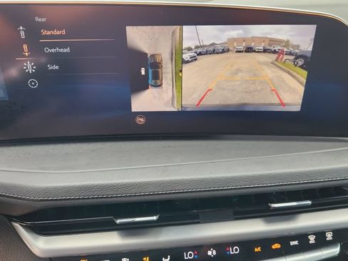 Used 2025 Cadillac XT4 Premium Luxury FWD image 17