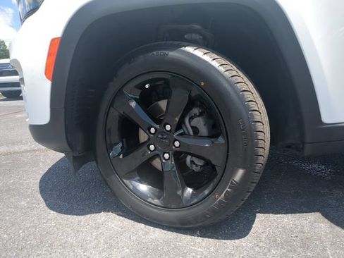 Used 2023 Jeep Grand Cherokee Altitude RWD image 35