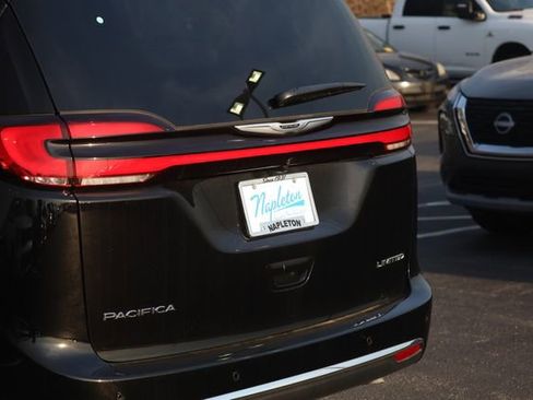 New 2026 Chrysler Pacifica Limited image 5