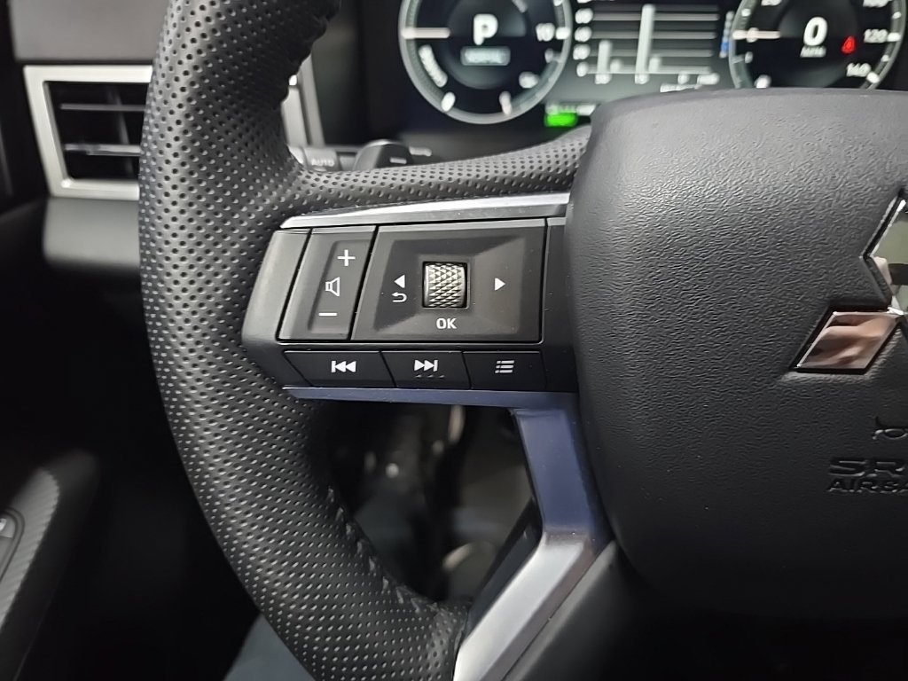 Used 2025 Mitsubishi Outlander SEL AWD/4WD image 22