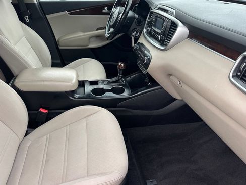 Used 2016 Kia Sorento AWD w/ LX Convenience Package image 16