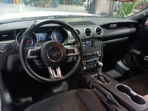 Used 2019 Ford Mustang Convertible RWD image 5