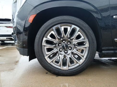 Used 2023 GMC Yukon XL Denali Ultimate image 5