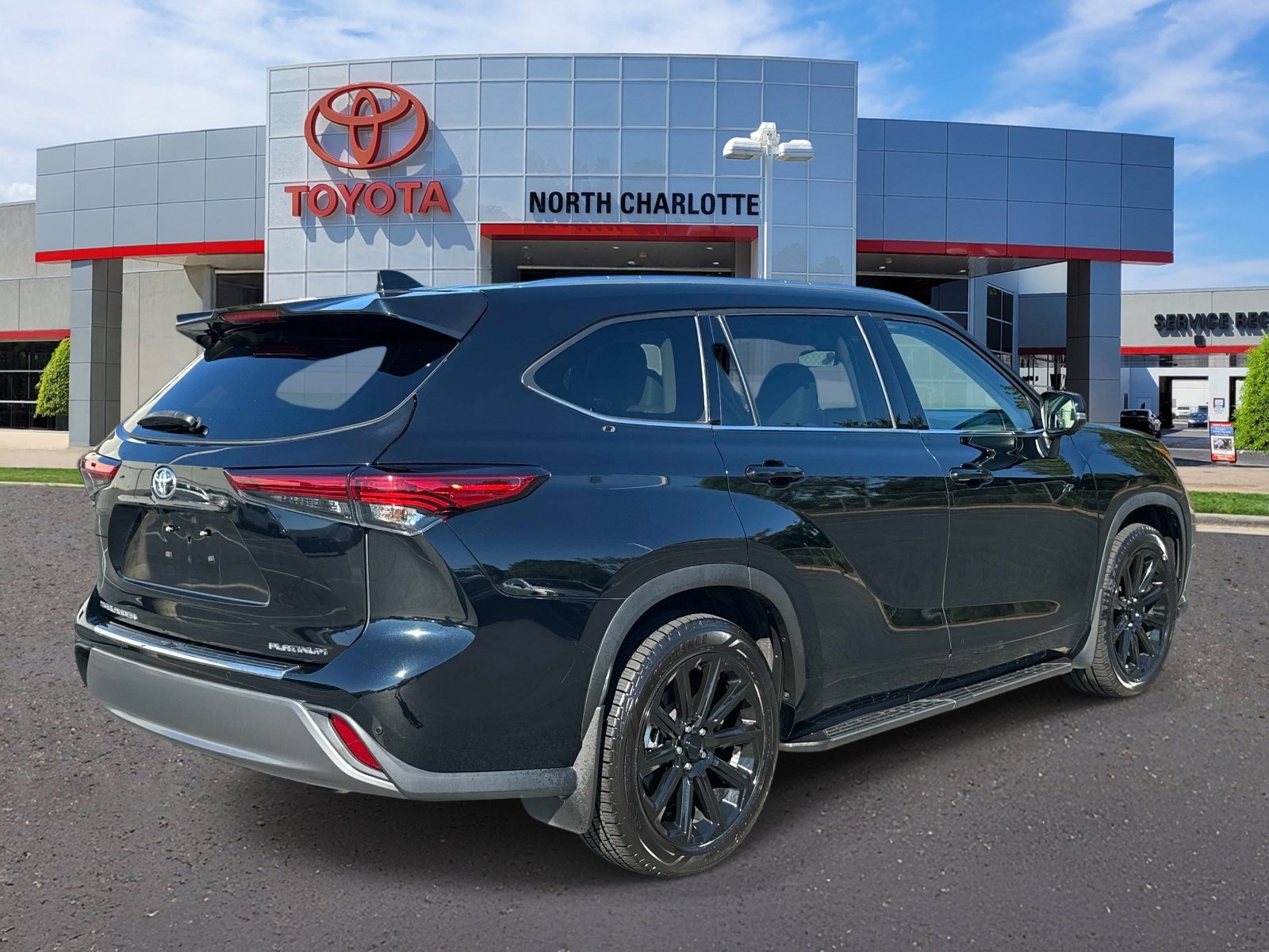 Used 2023 Toyota Highlander Platinum FWD image 6