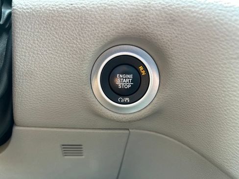 Used 2021 Chrysler Pacifica Touring-L w/ Premium & Safety Sphere Group FWD image 32