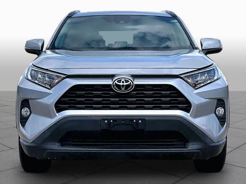 Used 2020 Toyota RAV4 XLE w/ Convenience Package FWD image 4