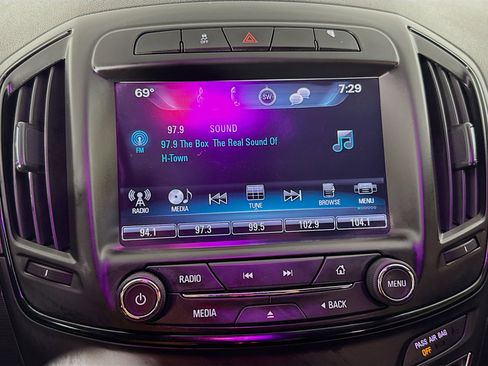 Used 2016 Buick Regal image 17