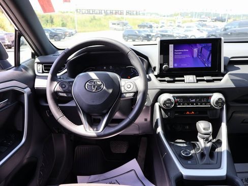 Used 2024 Toyota RAV4 SE image 18