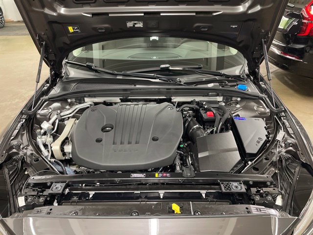 Certified 2025 Volvo V60 B5 Cross Country Plus AWD/4WD image 26