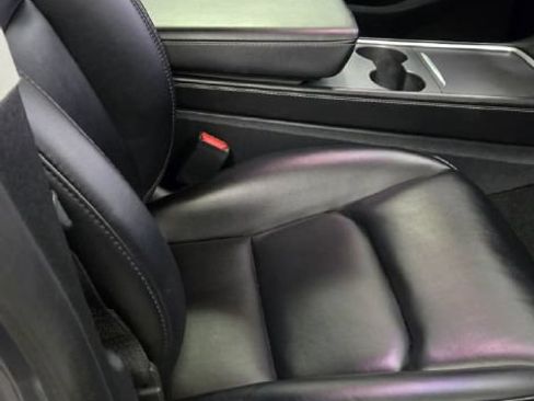 Used 2023 Tesla Model Y AWD image 9