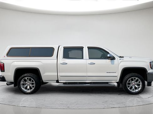 Used 2017 GMC Sierra 1500 SLT w/ SLT Preferred Package AWD/4WD image 2