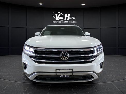 Used 2020 Volkswagen Atlas Cross Sport SE w/ Towing Package AWD/4WD image 2
