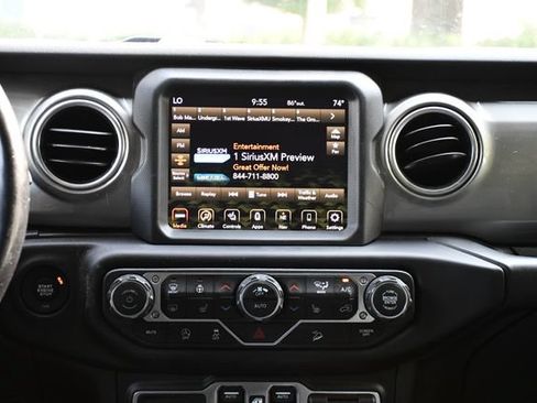Used 2019 Jeep Wrangler Unlimited Sahara AWD/4WD image 28
