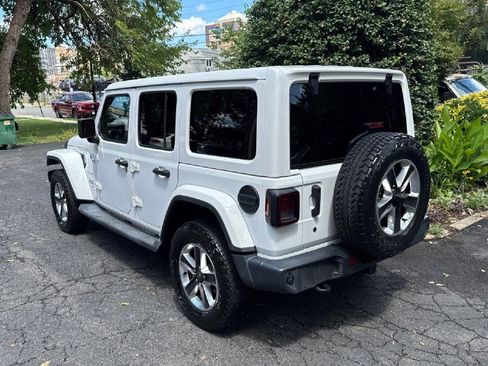 Used 2019 Jeep Wrangler Unlimited Sahara AWD/4WD image 4