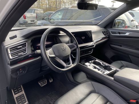 Used 2025 Volkswagen Atlas Cross Sport SEL R-Line image 9