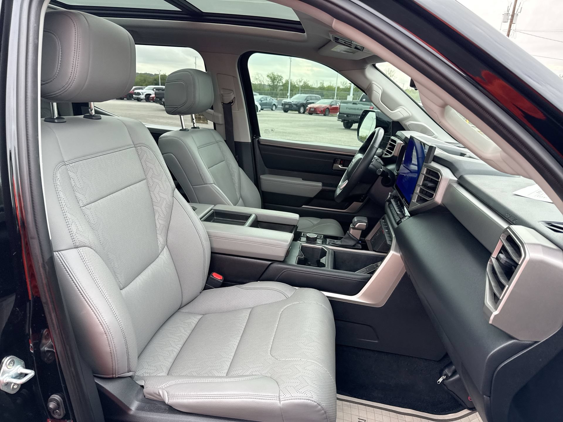 Used 2023 Toyota Tundra Limited AWD/4WD image 25