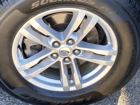 Used 2022 Ford Explorer XLT w/ Equipment Group 202A AWD/4WD image 32