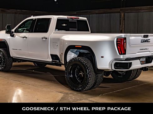 Used 2024 GMC Sierra 3500 Denali Ultimate AWD/4WD image 7