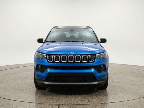 Used 2025 Jeep Compass Limited AWD/4WD image 2