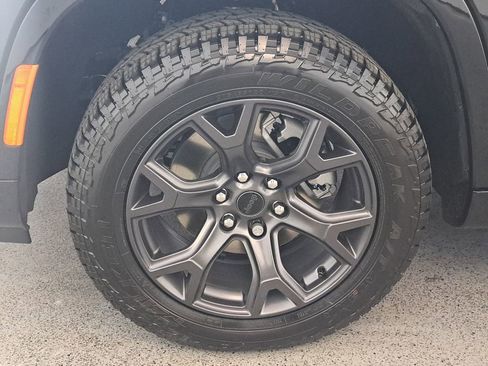 New 2026 Jeep Grand Wagoneer 4WD image 9