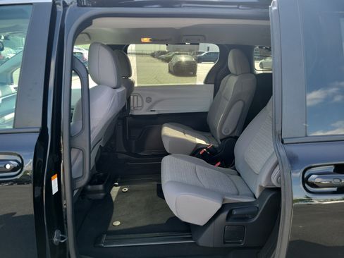 Certified 2026 Toyota Sienna LE FWD image 11