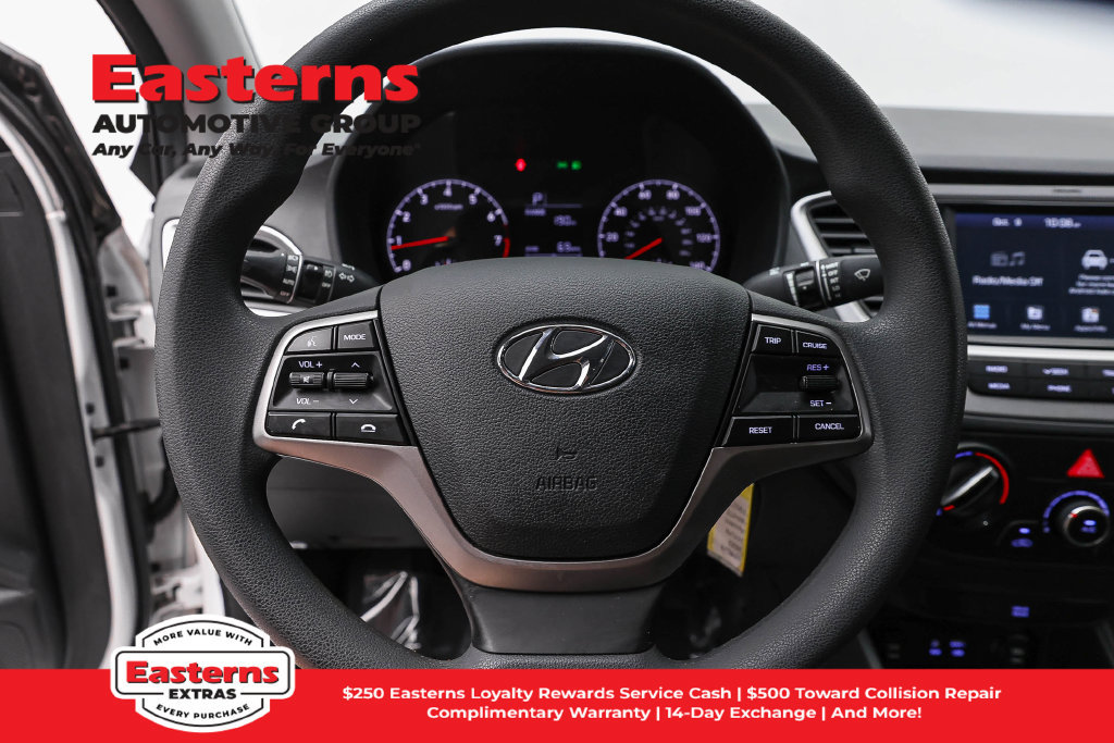Used 2022 Hyundai Accent SEL FWD image 11