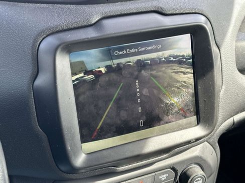 Used 2022 Jeep Renegade Latitude w/ Convenience Group image 25