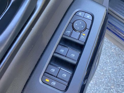 Used 2025 Nissan Pathfinder SV AWD/4WD image 17