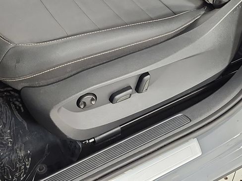 Certified 2023 Volkswagen Taos SE w/ Panoramic Sunroof Package FWD image 23