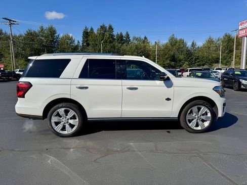 Used 2024 Ford Expedition King Ranch image 3