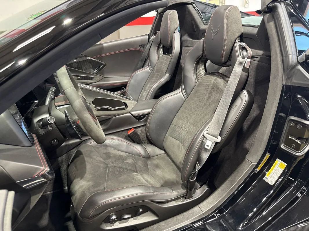 Used 2022 Chevrolet Corvette Stingray Premium Conv w/ Z51 Performance Package RWD image 88