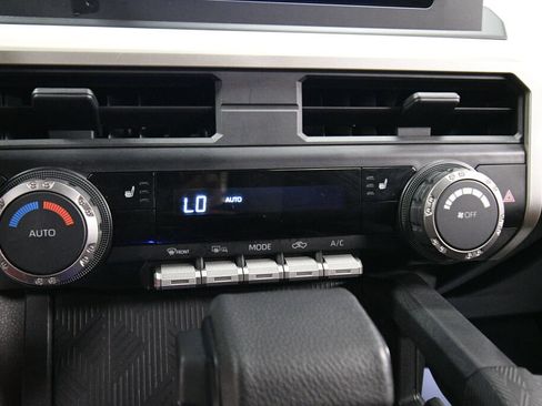 Used 2024 Toyota Tacoma TRD Off-Road image 15