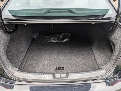 Used 2025 Volkswagen Jetta SE w/ Sunroof Package FWD image 18