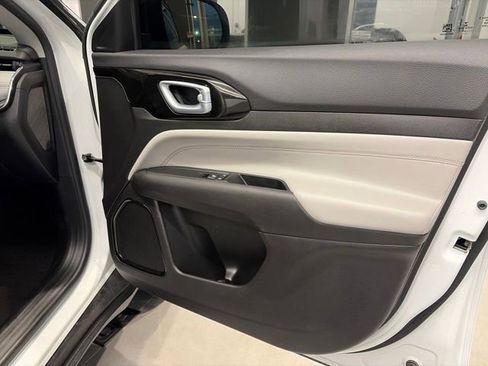 Used 2022 Jeep Compass Limited image 25