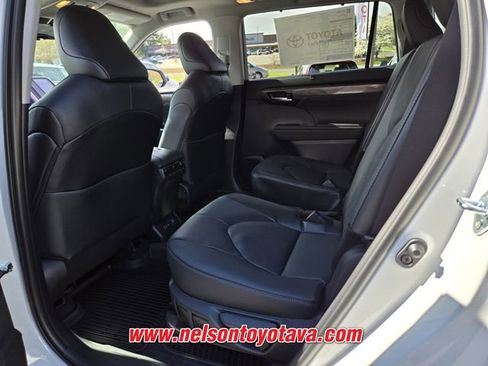 New 2026 Toyota Highlander Platinum AWD/4WD image 8