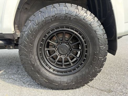 Used 2021 Toyota 4Runner Venture w/ Moonroof Package AWD/4WD image 33